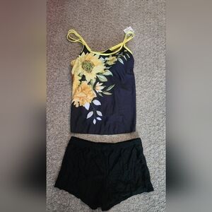 18 W Plus Floral Yellow and Black Floral Tankini Swimsuit NEW Never Worn Bra Cup